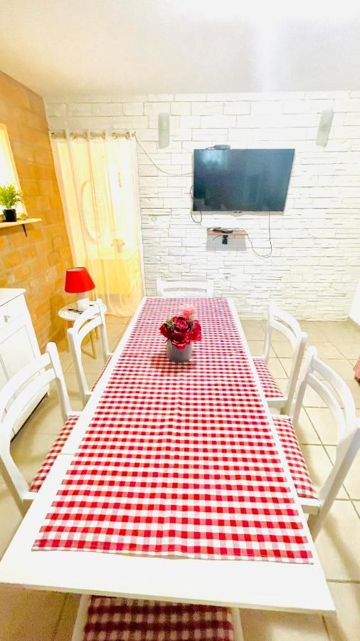 Colorful And Happy Apartment Sukosan - With Parking Екстер'єр фото