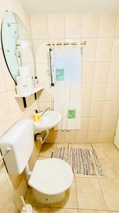 Colorful And Happy Apartment Sukosan - With Parking Екстер'єр фото