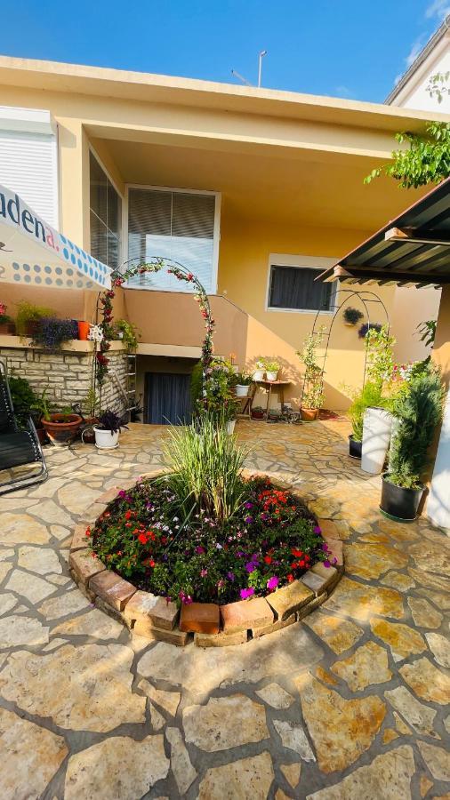 Colorful And Happy Apartment Sukosan - With Parking Екстер'єр фото