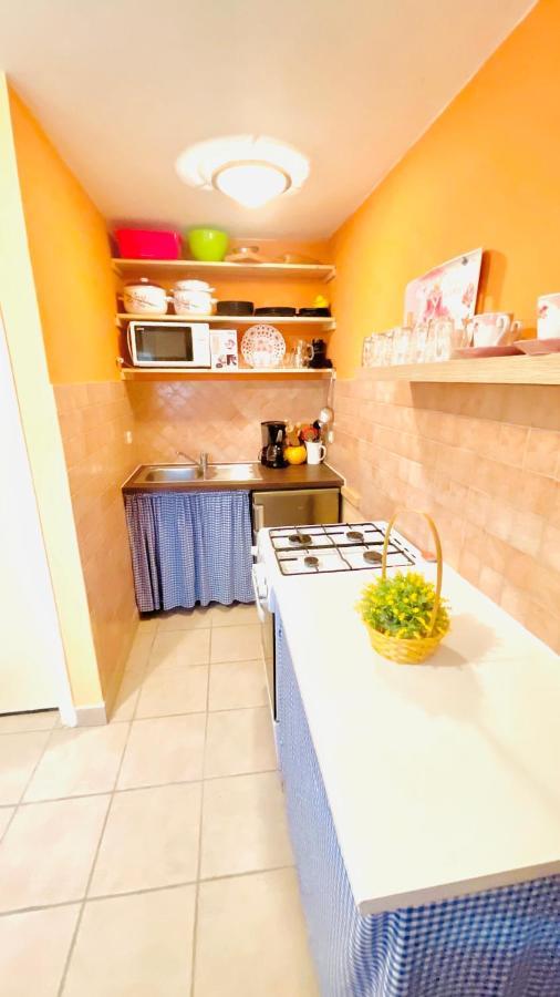 Colorful And Happy Apartment Sukosan - With Parking Екстер'єр фото