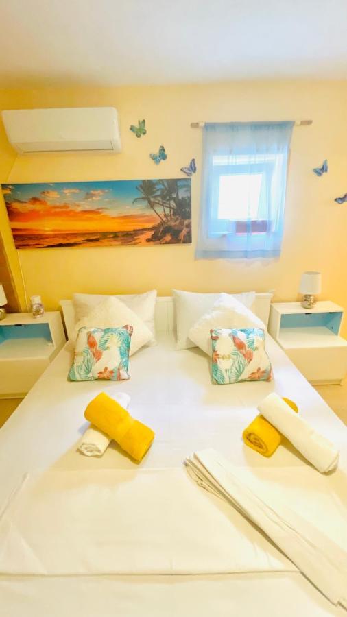 Colorful And Happy Apartment Sukosan - With Parking Екстер'єр фото