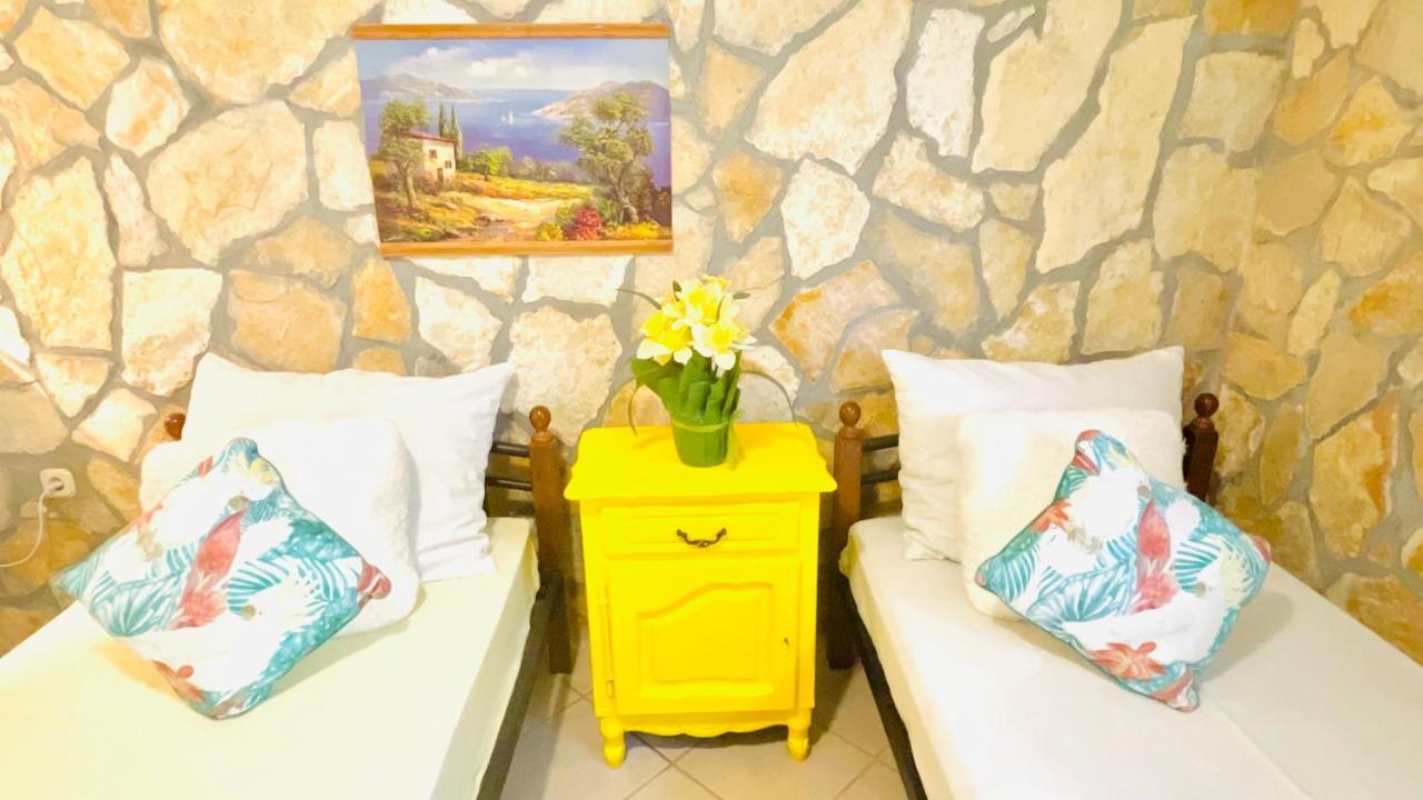 Colorful And Happy Apartment Sukosan - With Parking Екстер'єр фото
